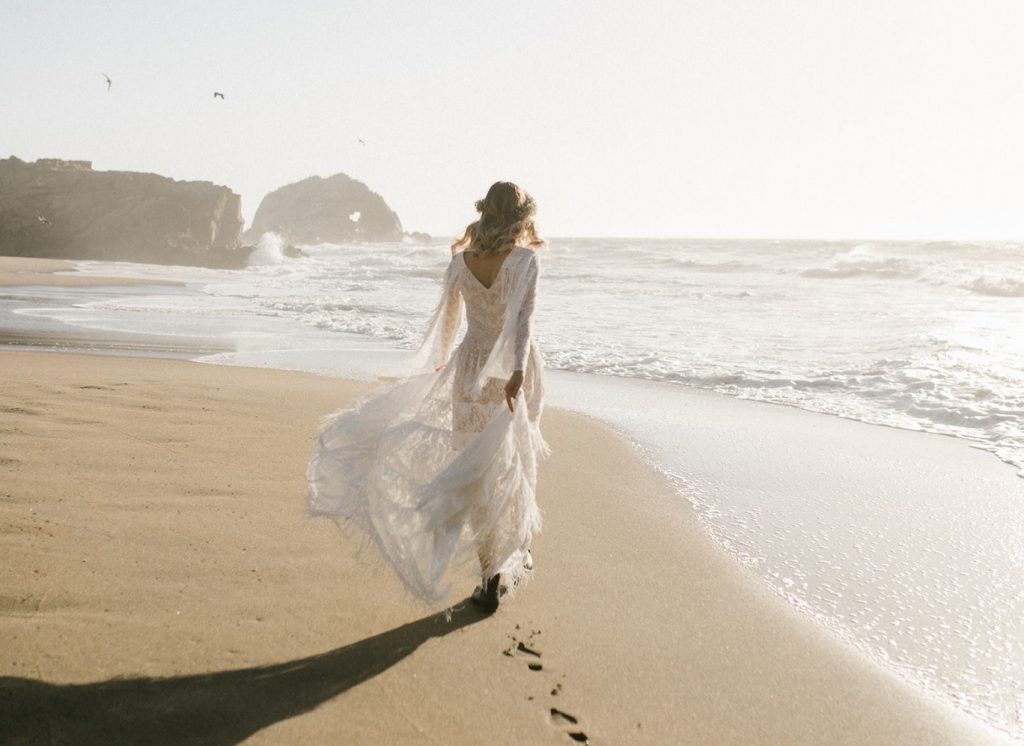 Suknie ślubne boho na plaży
